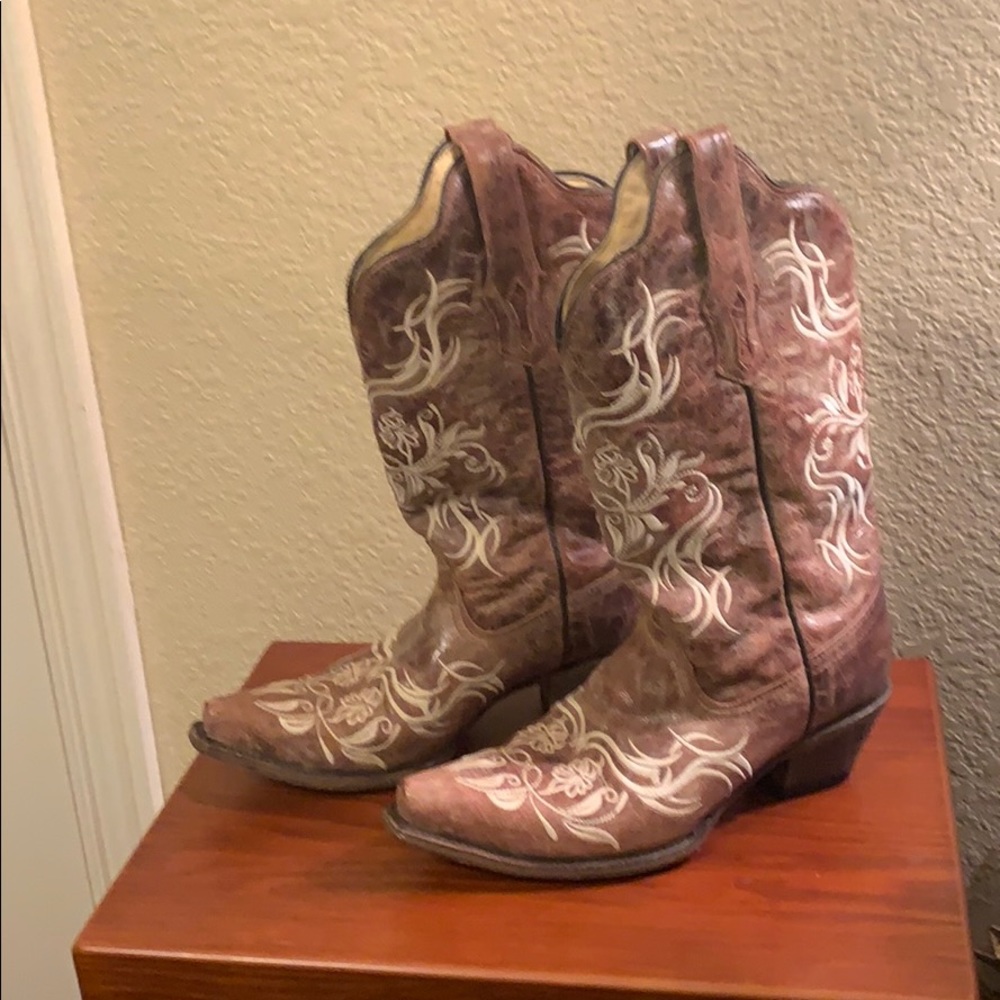 Corral Snip Toe Boots